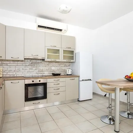 Flat 아파트 아르고스톨리온