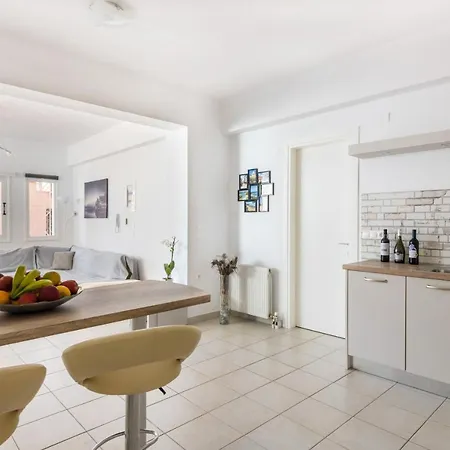 아파트 Flat 아르고스톨리온